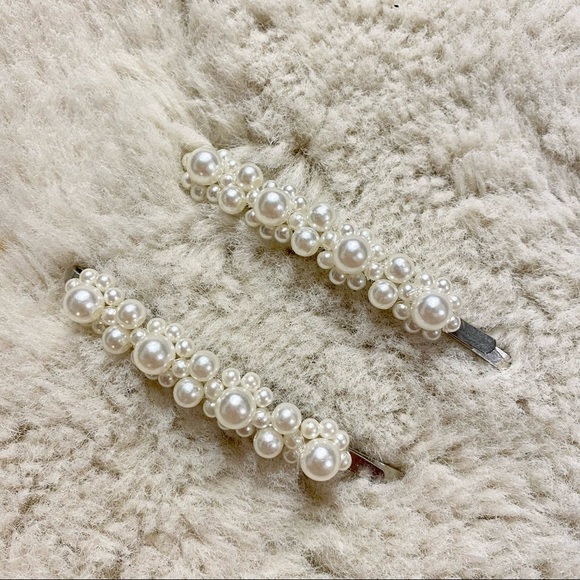 Anthropologie Accessories - Pair of Pearl Flower Hair Clips Barrettes